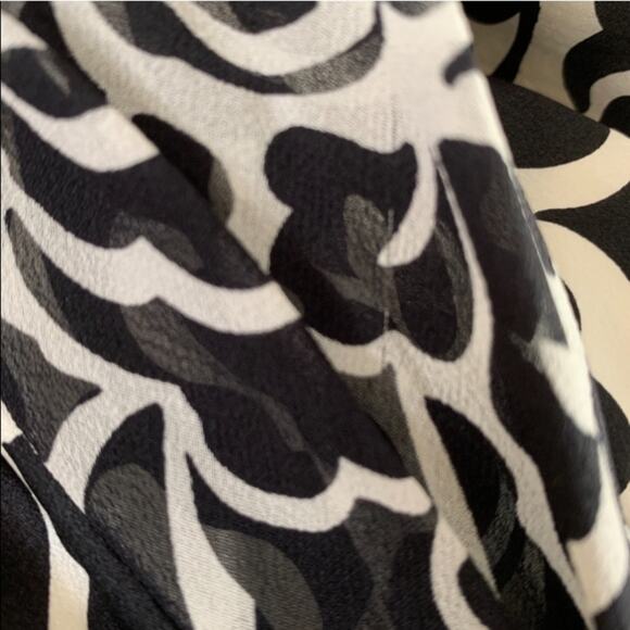 WHBM Halter Dress Black Cream Floral Sleeveless Silk Flowy Halter Dress Size 4 - Picture 10 of 15